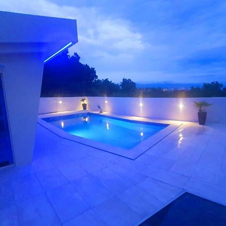 Penthouse Jacuzzi & Pool Apartmants أوباتيا المظهر الخارجي الصورة