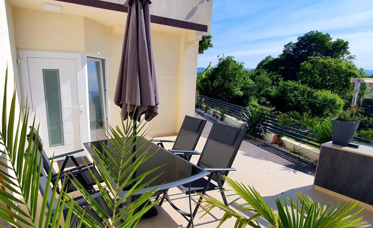 Penthouse Jacuzzi & Pool Apartmants أوباتيا المظهر الخارجي الصورة
