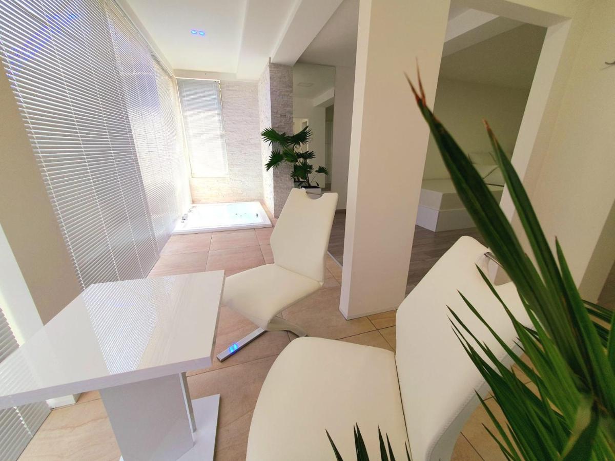 Penthouse Jacuzzi & Pool Apartmants أوباتيا المظهر الخارجي الصورة