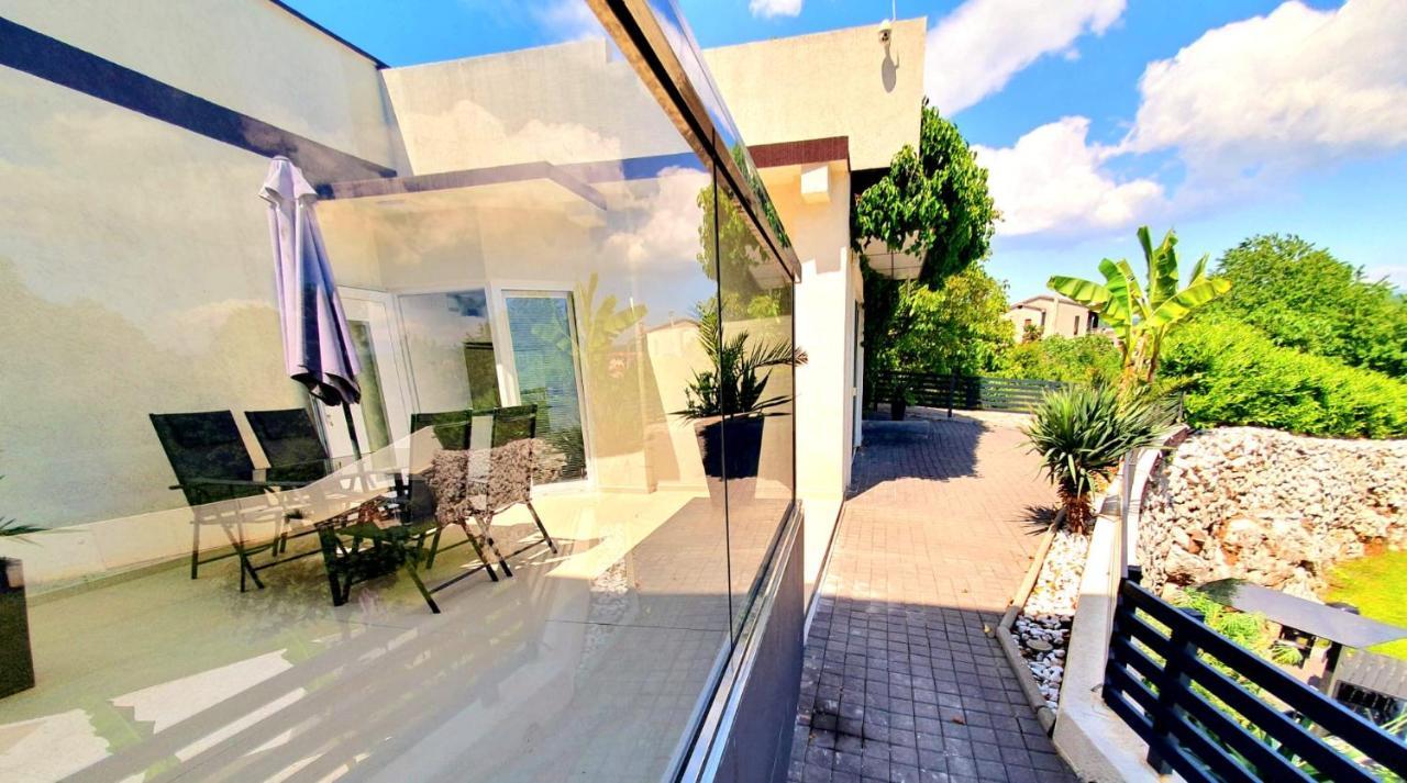 Penthouse Jacuzzi & Pool Apartmants أوباتيا المظهر الخارجي الصورة