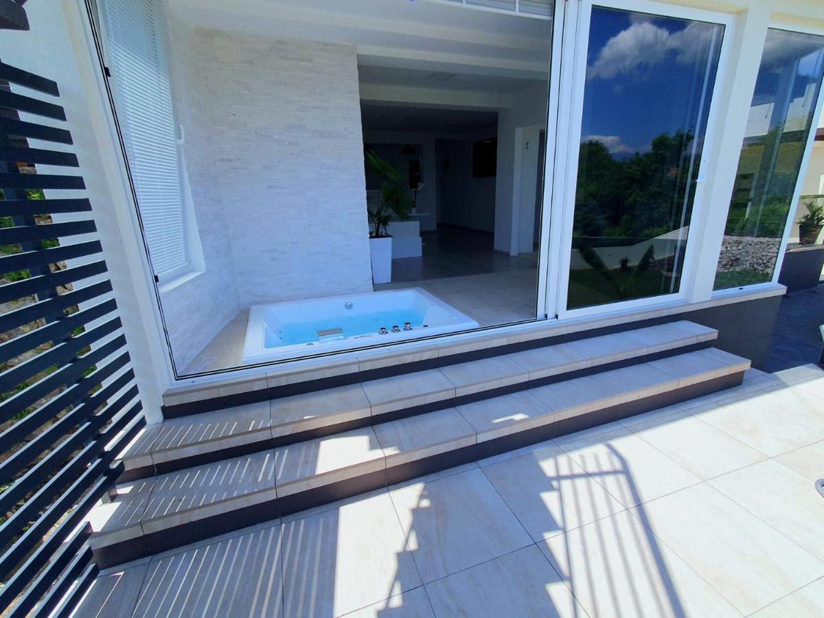 Penthouse Jacuzzi & Pool Apartmants أوباتيا المظهر الخارجي الصورة