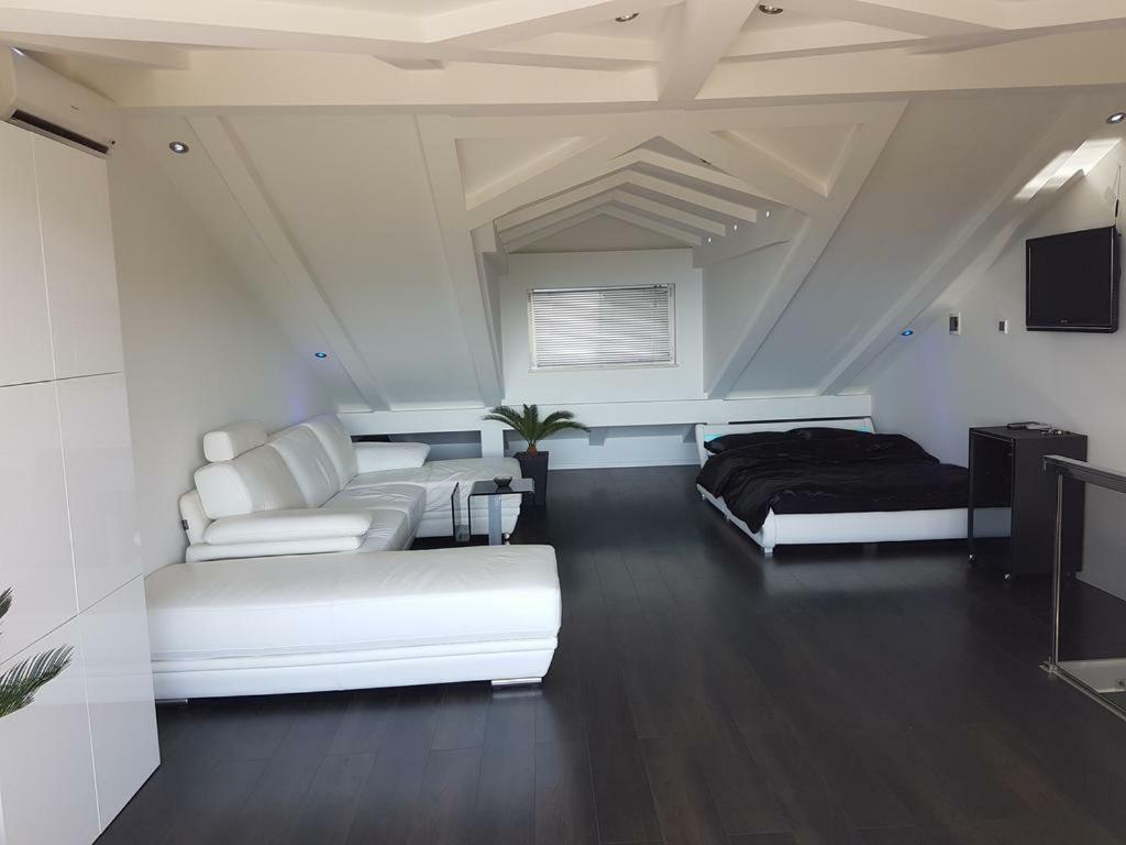 Penthouse Jacuzzi & Pool Apartmants أوباتيا المظهر الخارجي الصورة